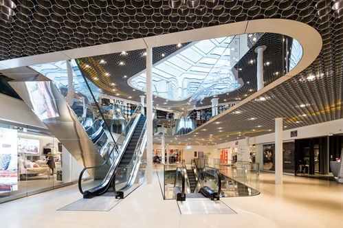 融合美學(xué)與功能的小型商業(yè)綜合體——箱包銷售空間設(shè)計(jì)的創(chuàng)新探索