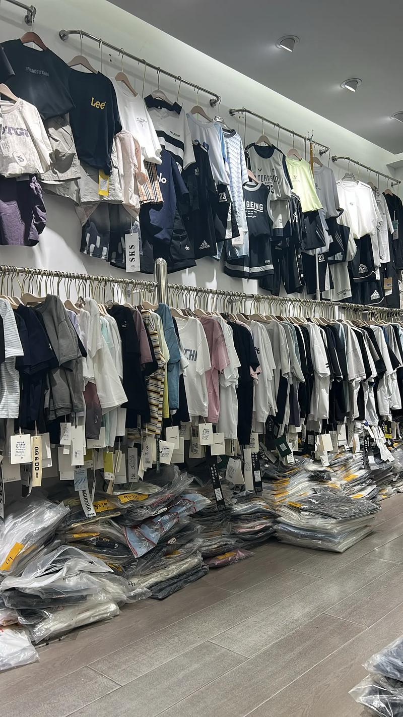 鞋帽零售人的進(jìn)銷賬本 在微利中堅(jiān)守，在潮流中前行